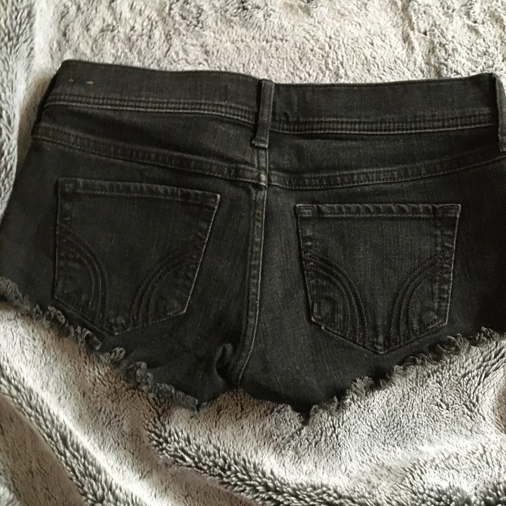 BLACK HOLLISTER JEAN SHORTS *SIZE 26 *